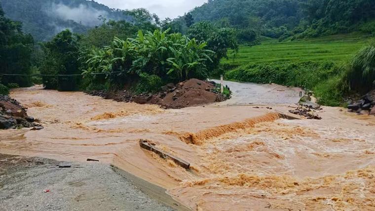 Cảnh báo khẩn nguy cơ lũ quét, sạt lở đất do mưa lũ tại các tỉnh thành Trung Bộ và Nam Bộ