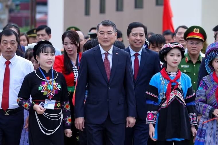 Thủ tướng mong học sinh, sinh viên làm chủ công nghệ, không để công nghệ điều chỉnh mình