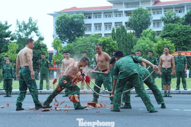 Chiến binh Biên phòng Việt Nam so tài võ chiến đấu