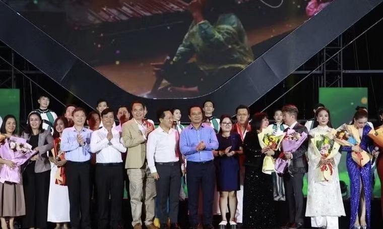 'Nghĩa tình phương Nam - Cùng con đi tiếp cuộc đời': Nối dài những hành động nhân ái