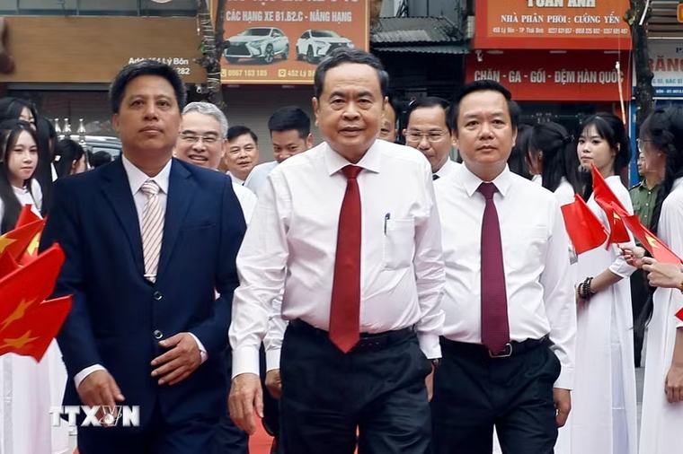 Chủ tịch Quốc hội dự Lễ khai giảng tại Trường THPT Lê Quý Đôn của Hưng Yên