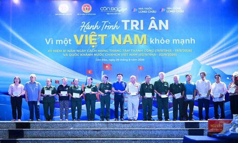 Long Châu nối dài hành trình tri ân tại đặc khu Côn Đảo