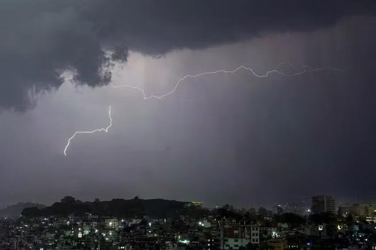 Vệ tinh săn sét mạnh nhất thế giới tham gia cứu trợ lũ lụt ở Trung Quốc và Nepal