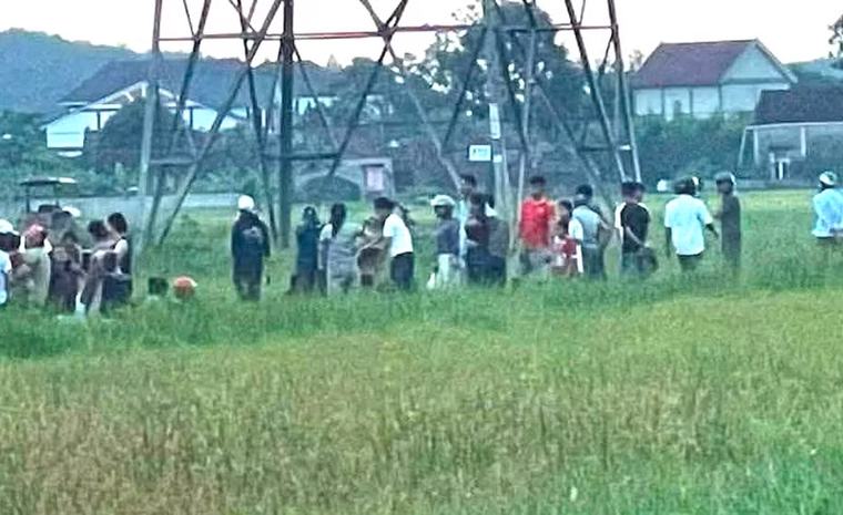 Gỡ dây vướng máy gặt, người đàn ông bị điện 35kV phóng tử vong ở Nghệ An