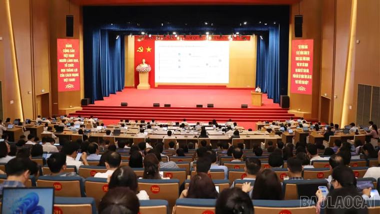 Lào Cai bồi dưỡng kiến thức mới về AI, đổi mới sáng tạo và chuyển đổi số