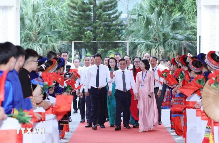 Thường trực Ban Bí thư dự Lễ khai giảng năm học mới tại Trường Phổ thông Dân tộc nội trú tỉnh Bắc Ninh